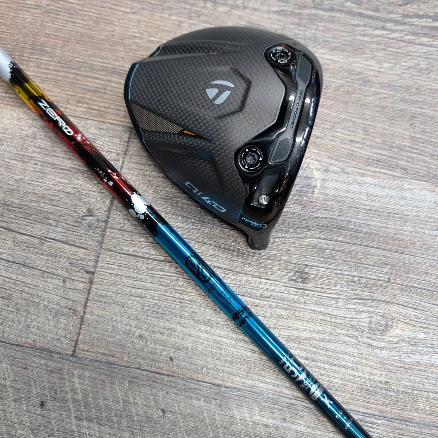 話題のテーラーメイドQi4Dドライバーですが、打出し角が低い...